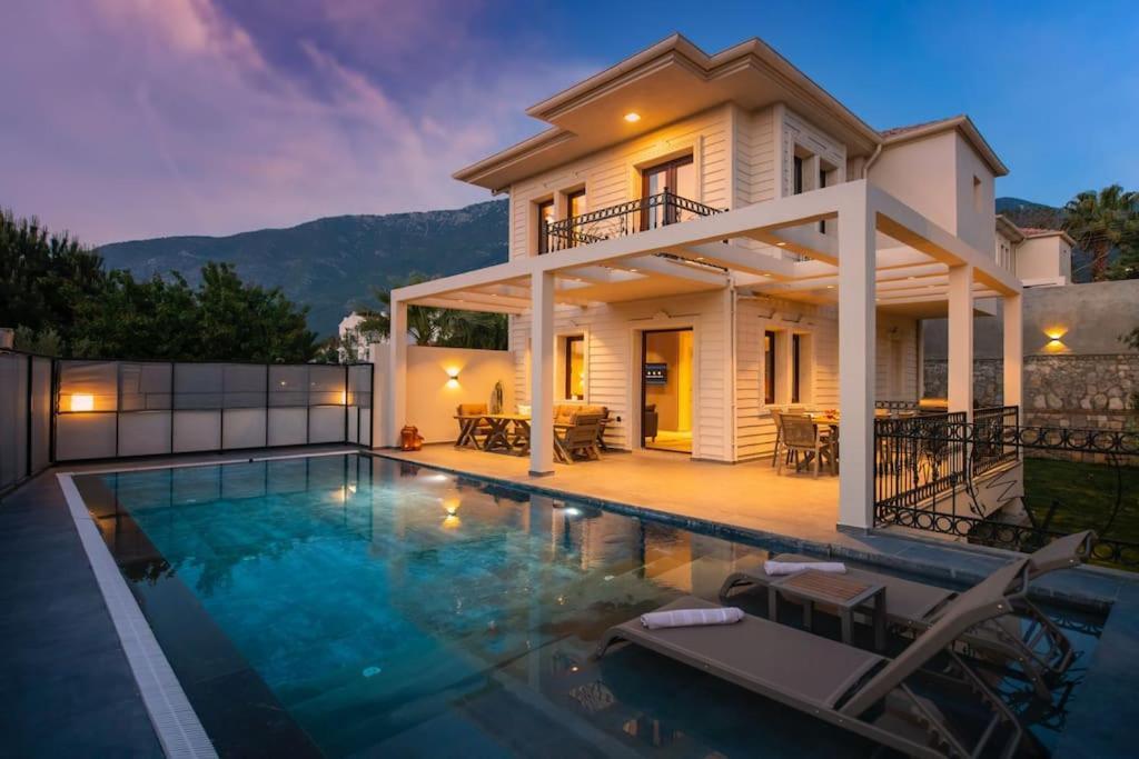 Havuzlu Korunakli Jakuzili Villa Фетхіє Екстер'єр фото