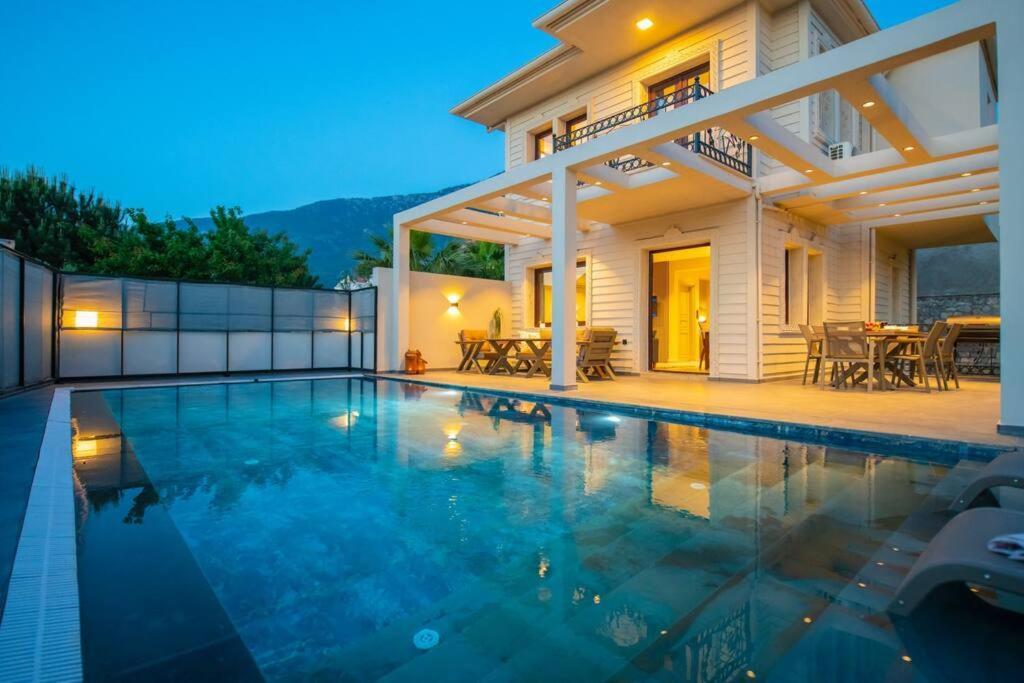 Havuzlu Korunakli Jakuzili Villa Фетхіє Екстер'єр фото