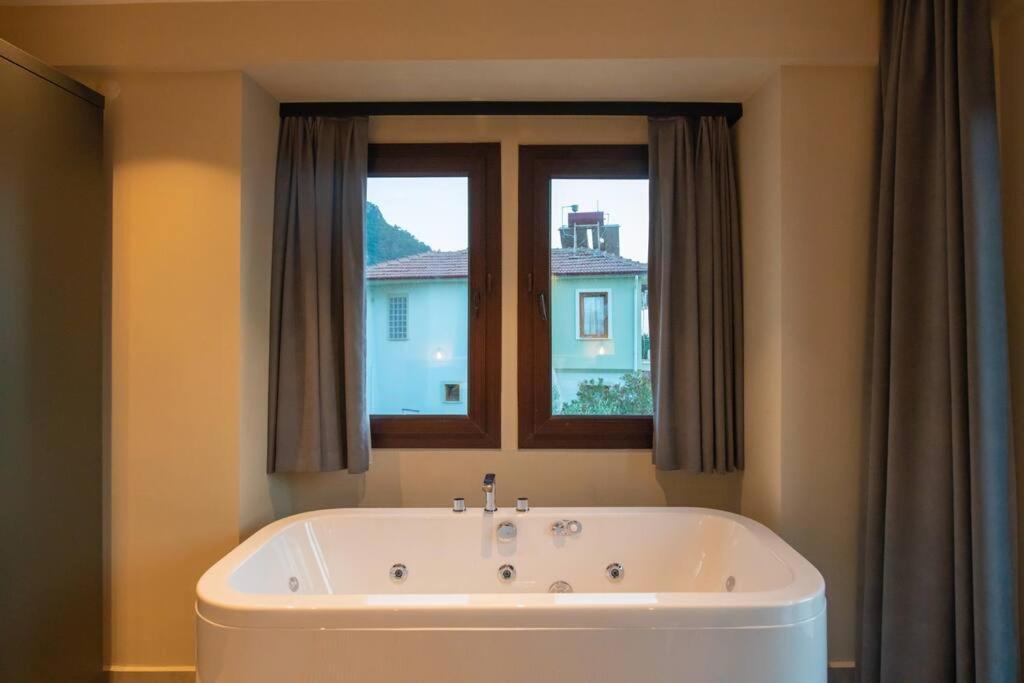 Havuzlu Korunakli Jakuzili Villa Фетхіє Екстер'єр фото