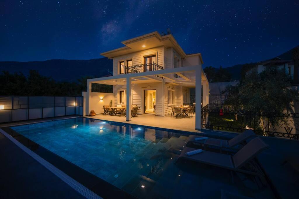 Havuzlu Korunakli Jakuzili Villa Фетхіє Екстер'єр фото