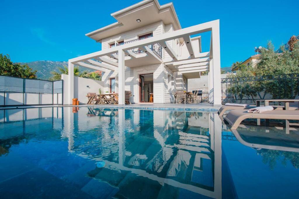Havuzlu Korunakli Jakuzili Villa Фетхіє Екстер'єр фото