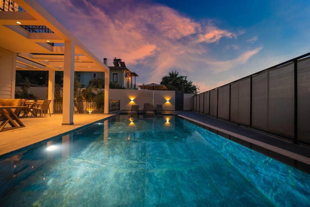 Havuzlu Korunakli Jakuzili Villa Фетхіє Екстер'єр фото